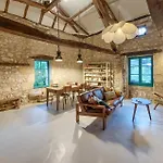 Charmante Maison Avec Piscine 펜션 *